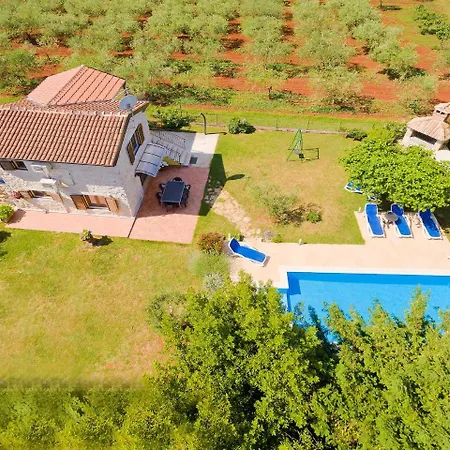 Holiday Marinko Ουμάγκ